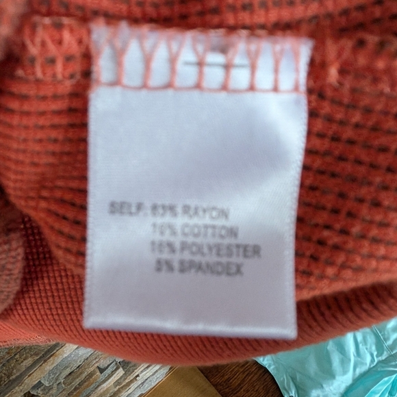 Women's Rust Color Henley Top, size L - Picture 5 of 6